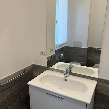 Essential Apartment *