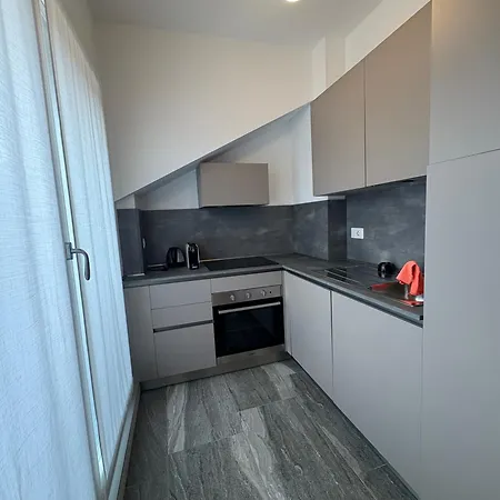 Essential Apartment *
